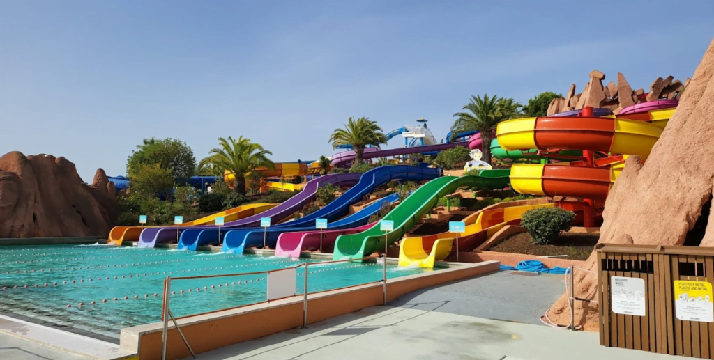Slide & Splash waterpark Algarve, net buiten Silves. 