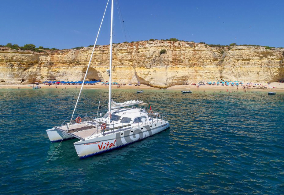 Vilamoura Algarve activiteiten: Rondvaart met gids inc. strandbarbecue & drankjes