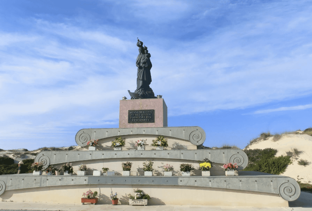 Estátua da Nossa Senhora da Boa Viagem bezienswaardigheden Portugal Peniche