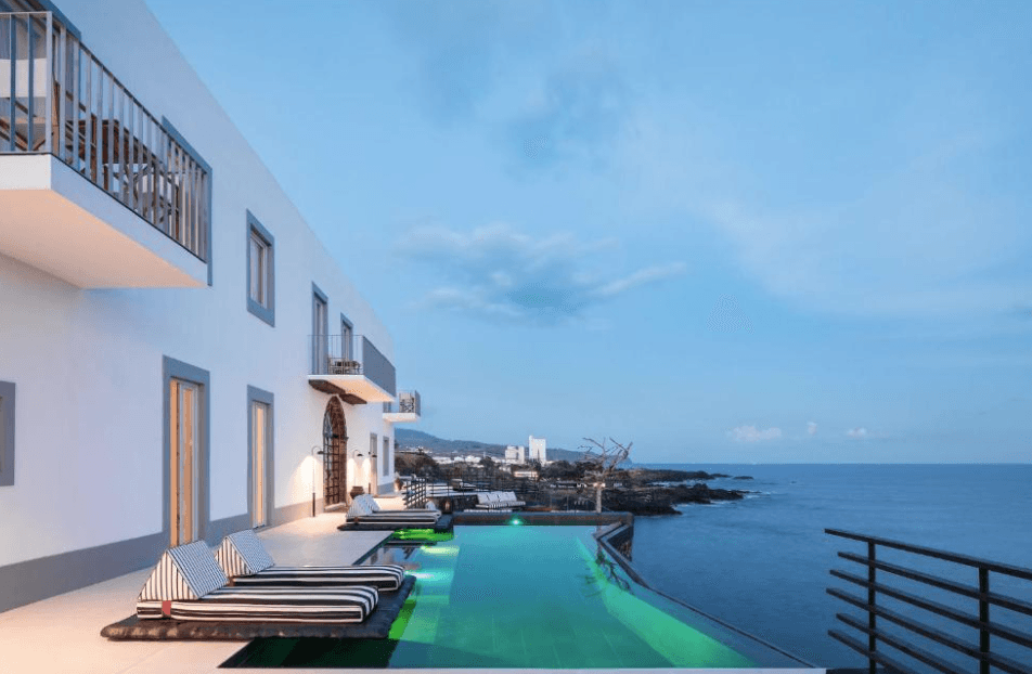 White Exclusive Suites & Villas