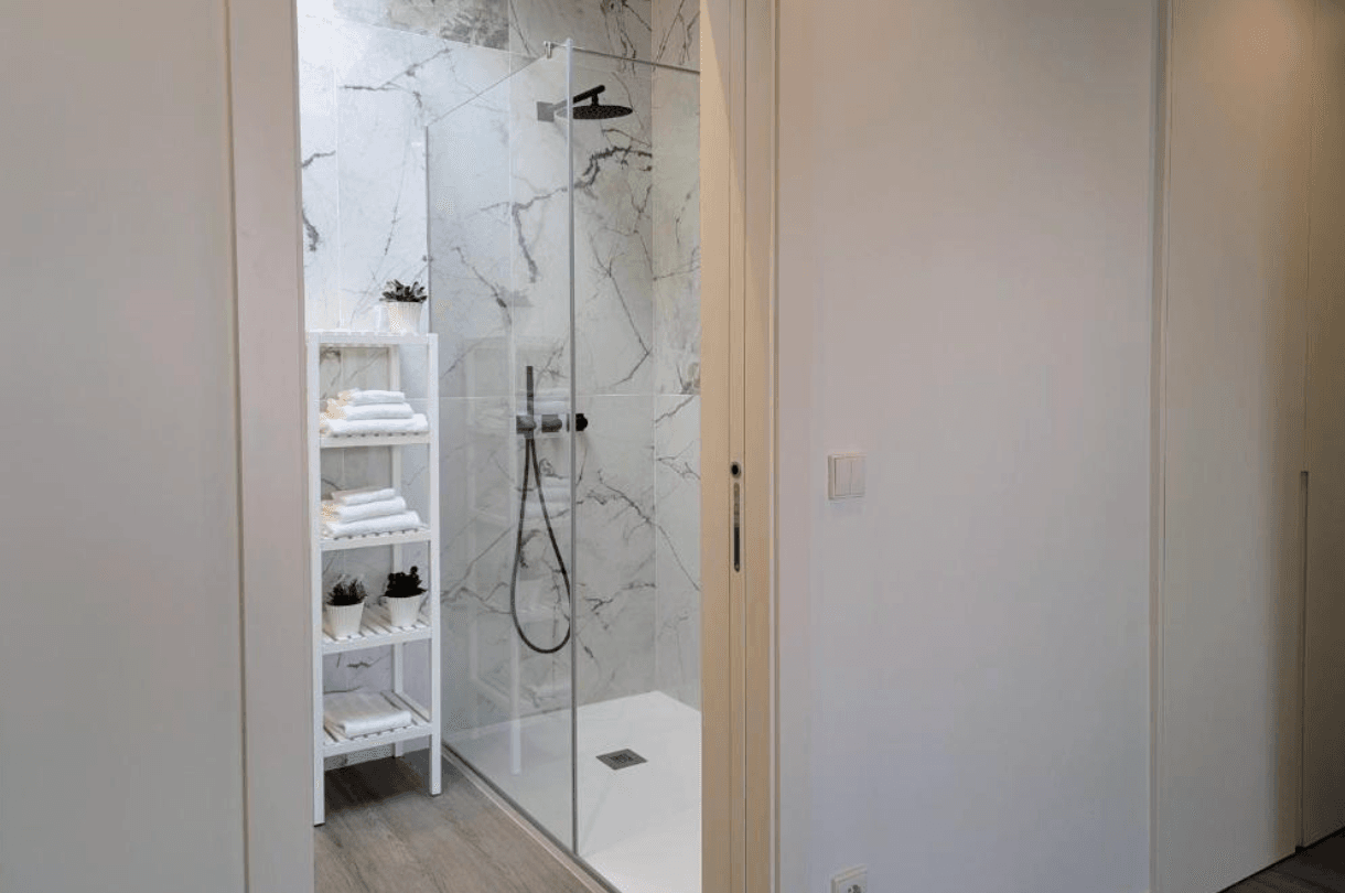 Penthouse with Pool – Faro Centre - badkamer